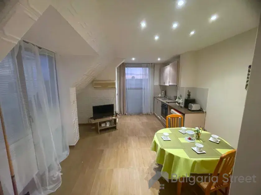 панорамне вікно у кімнаті