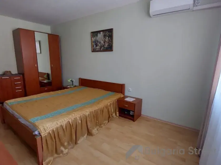 меблі у спальні