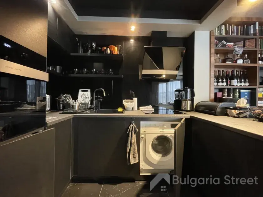 Стиральная машина на кухне