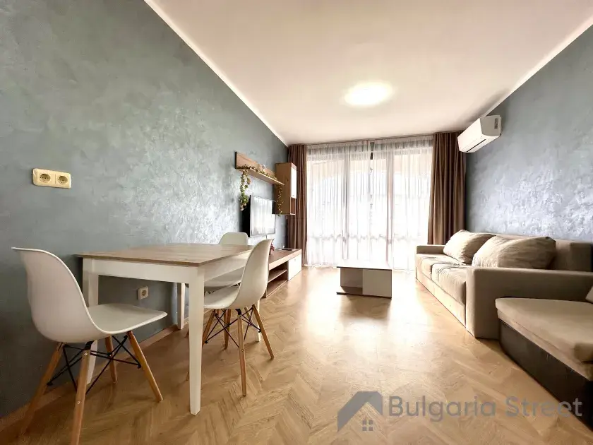 вікно у кімнаті