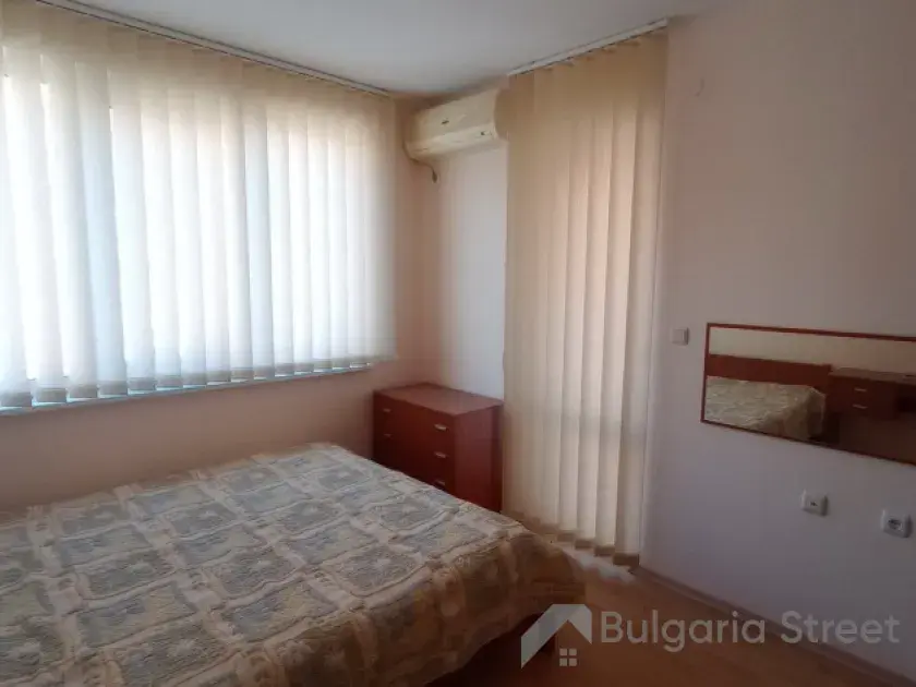 ліжко у спальні
