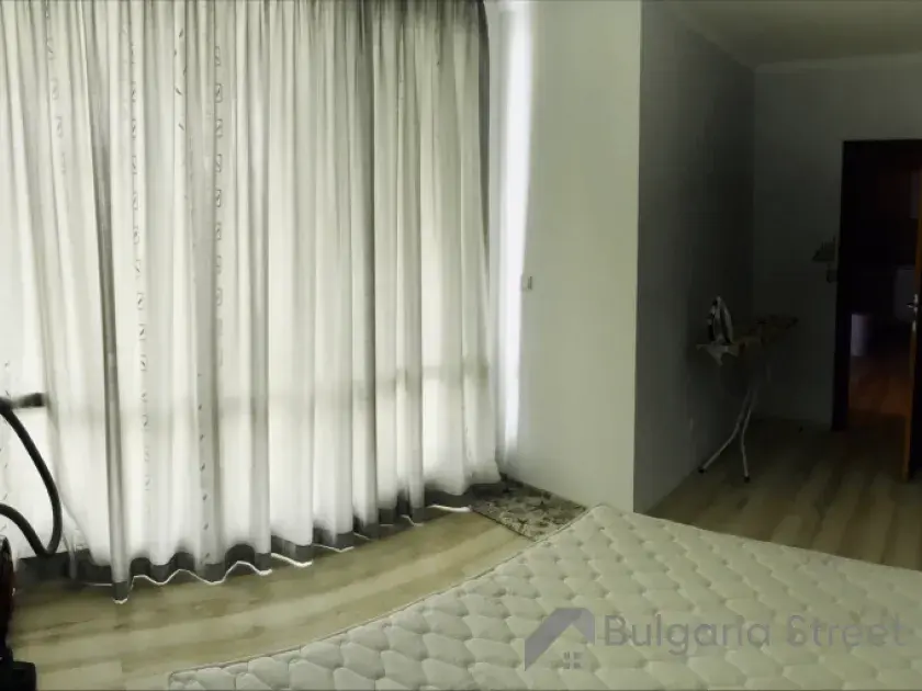 вікно у спальні