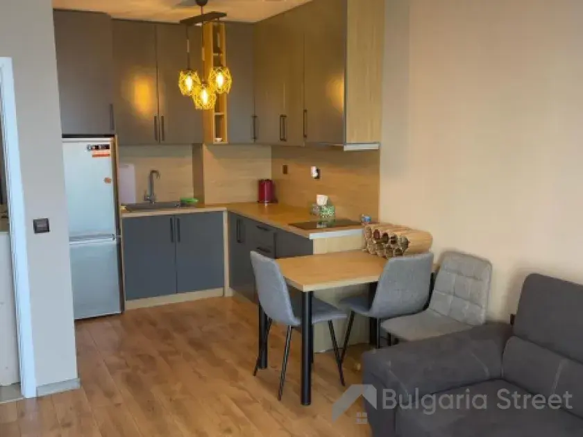 кухонний бокс та обідня зона