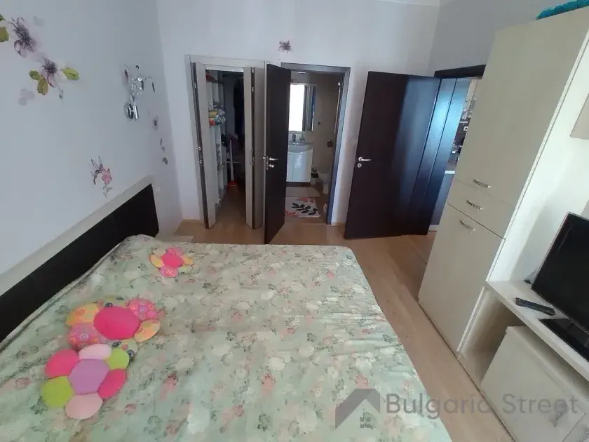 ліжко, шафа