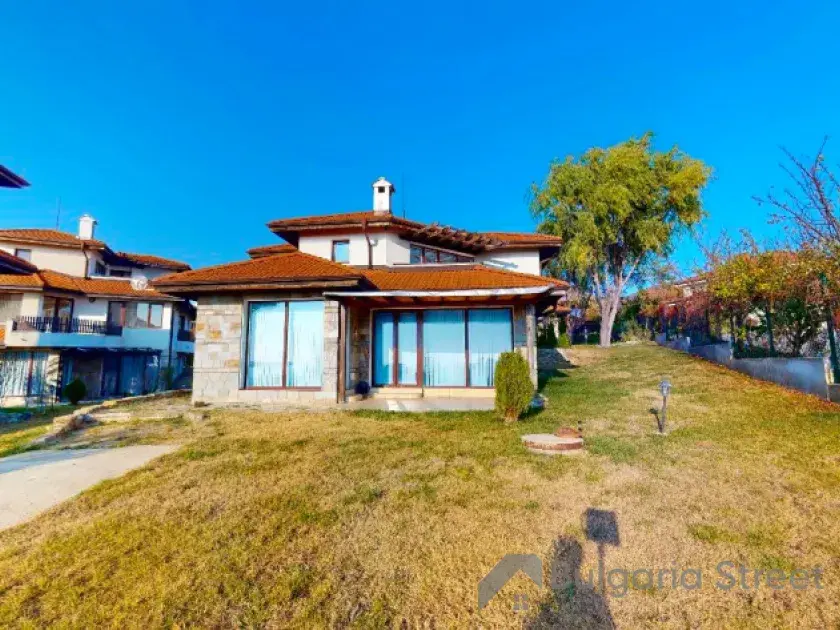 Фасад дома в Bay View Villas