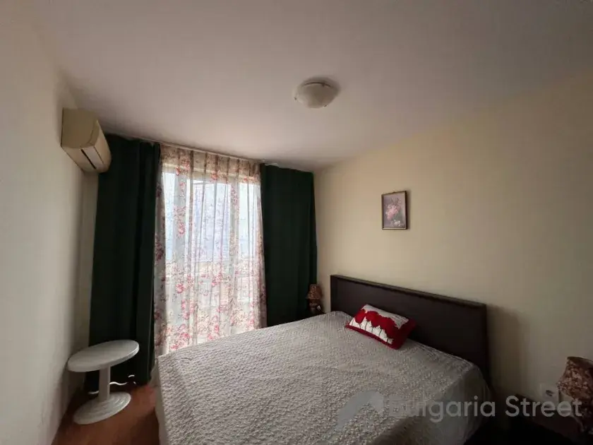 Спальня с кроватью