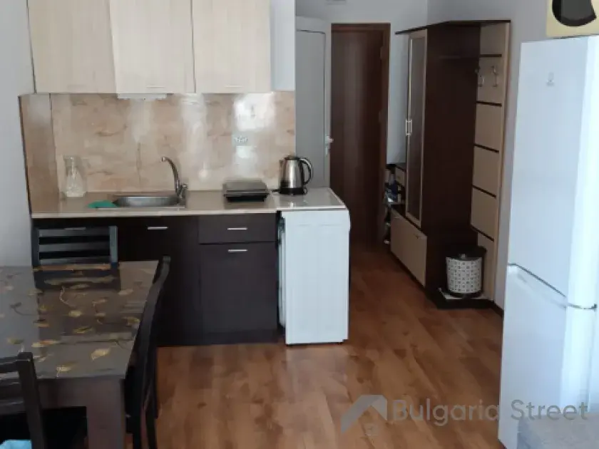 стіл зі стільцями, кухонний куточок