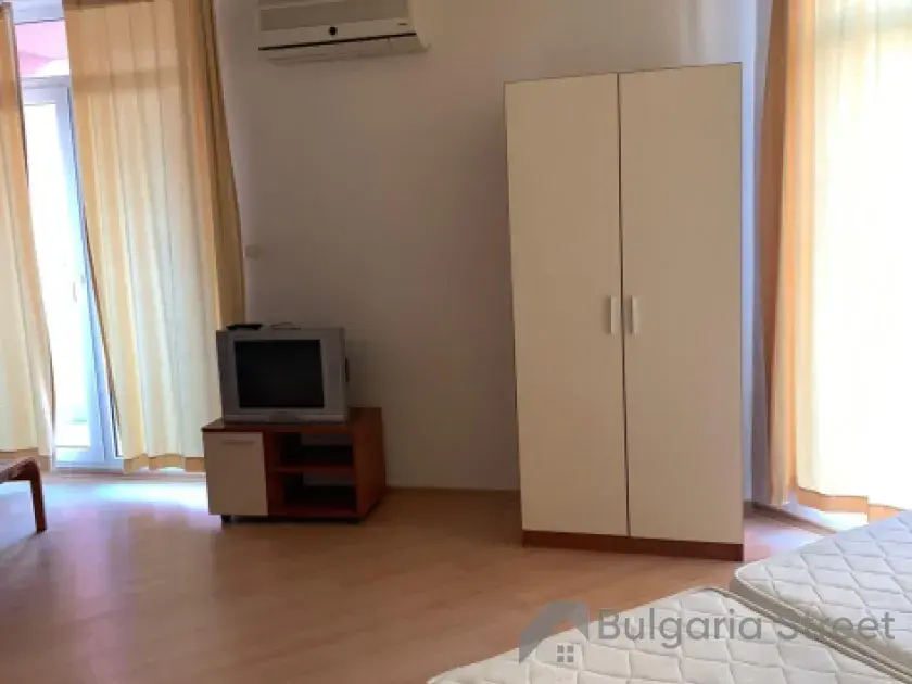 ліжко, шафа