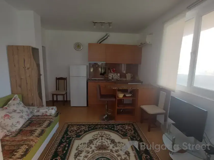 кухонний куточок, диван, шафа