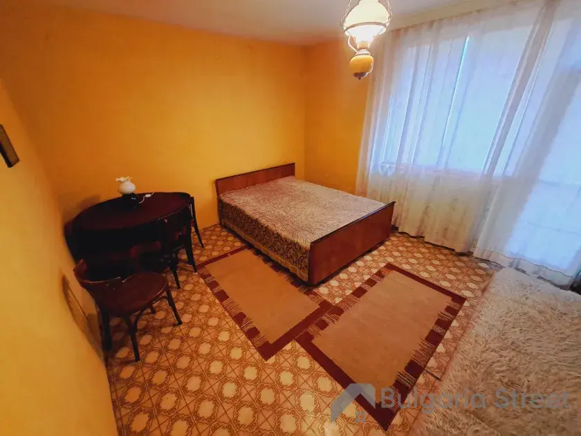 Кровать в спальне