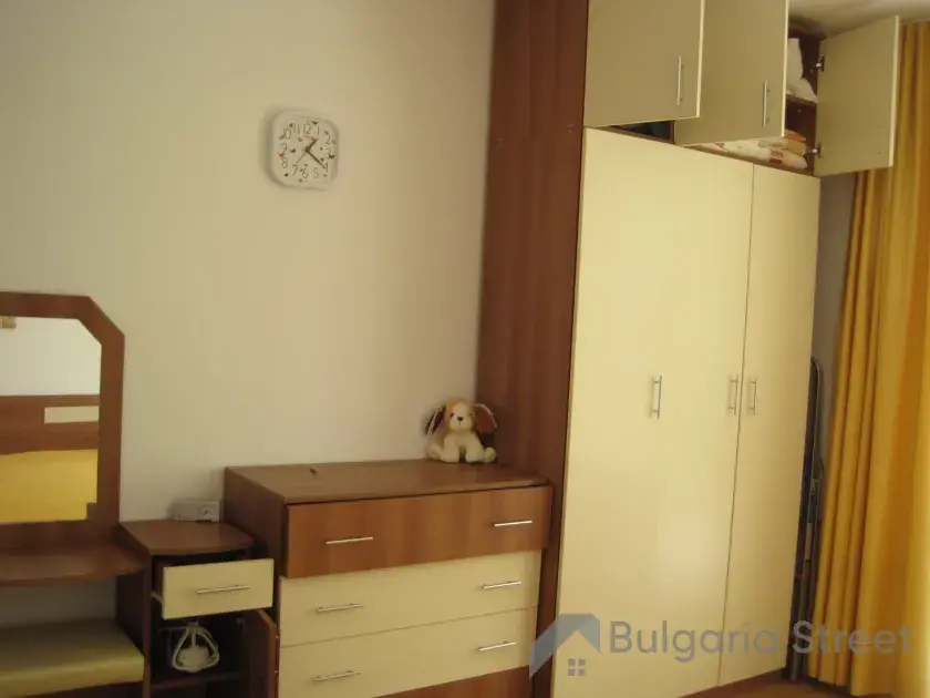 ліжко, шафа
