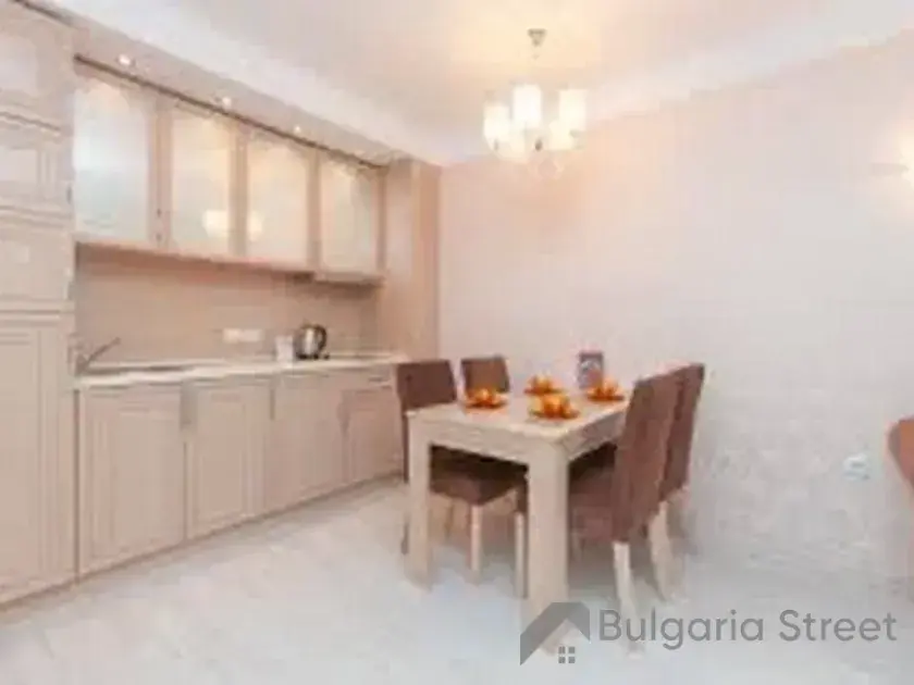стіл зі стільцями