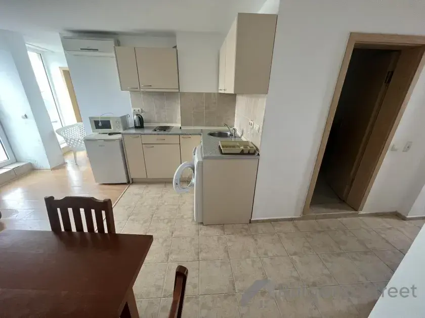 кухонний куточок, стіл зі стільцями