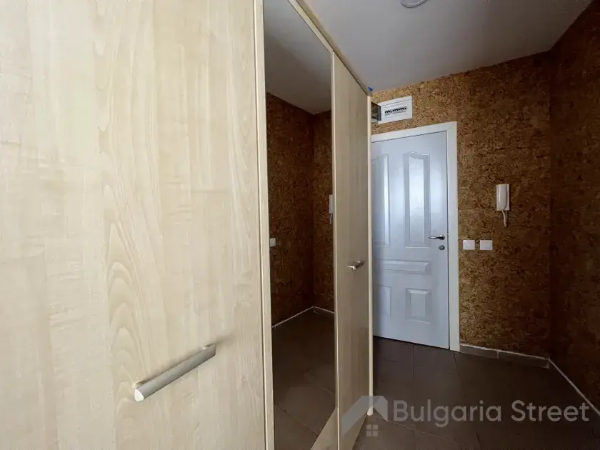 шафа в передпокої