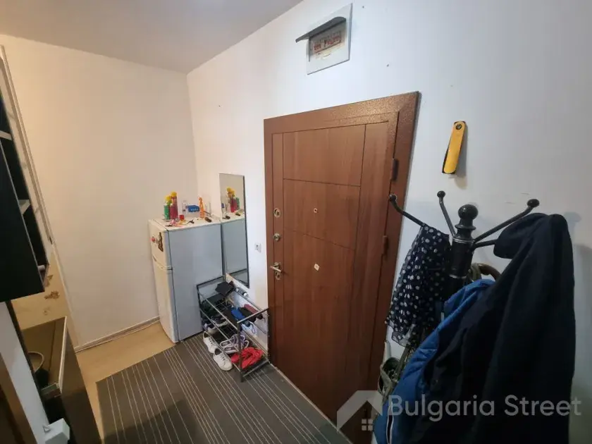 Вешалка в прихожей