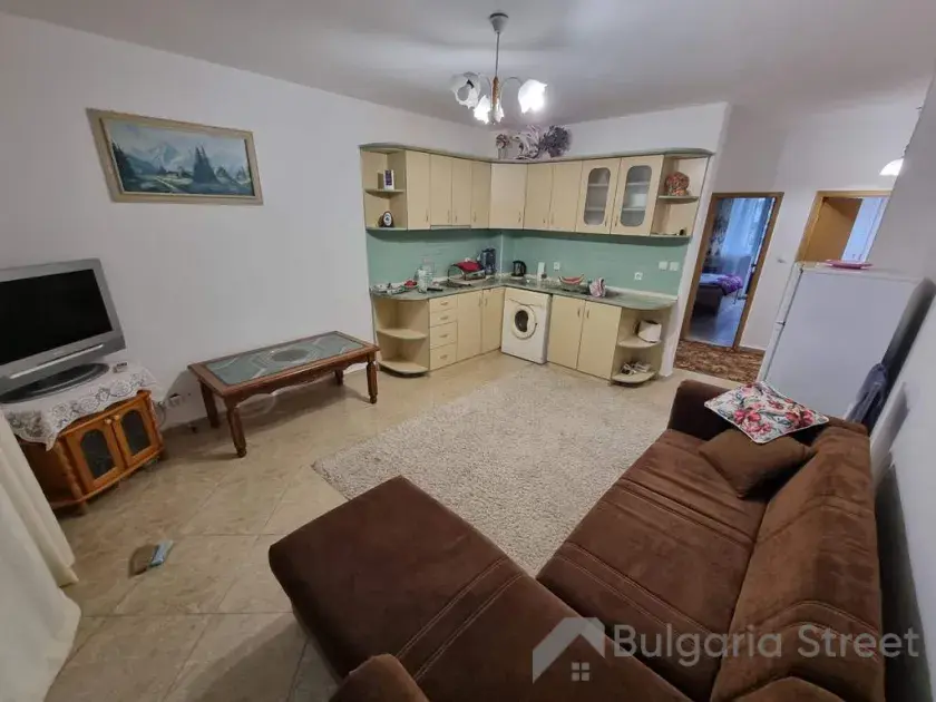 Меблированный холл