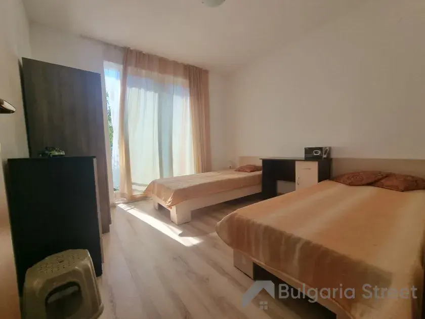 Две кровати в спальне