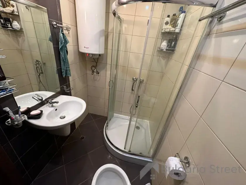 ванная комната с туалетом