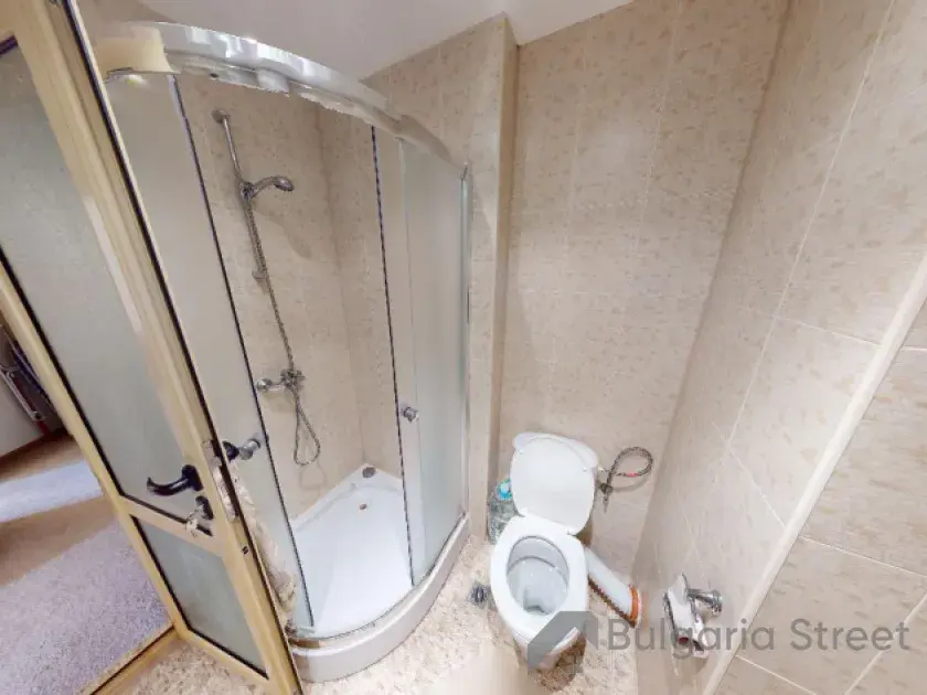 ванная комната с туалетом