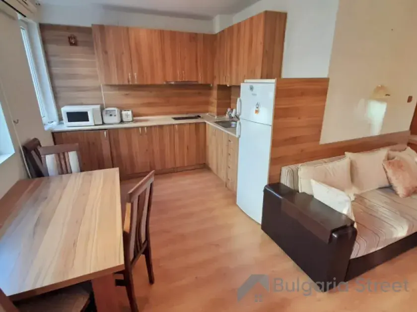 обеденный стол и кухня