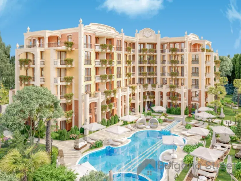 Бассейн и фасад комплекса Harmony 4 Monte Carlo