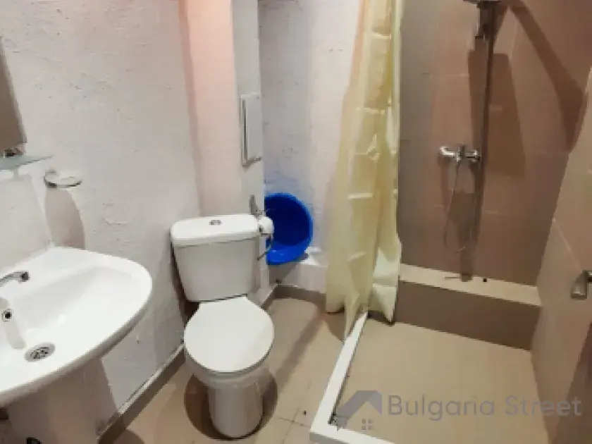 ванная комната с туалетом