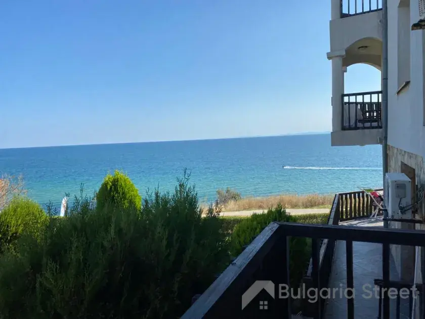 Вид на море с балкона / Sun Coast