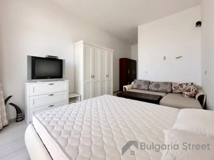 Студія Orhideya Residence: меблювання
