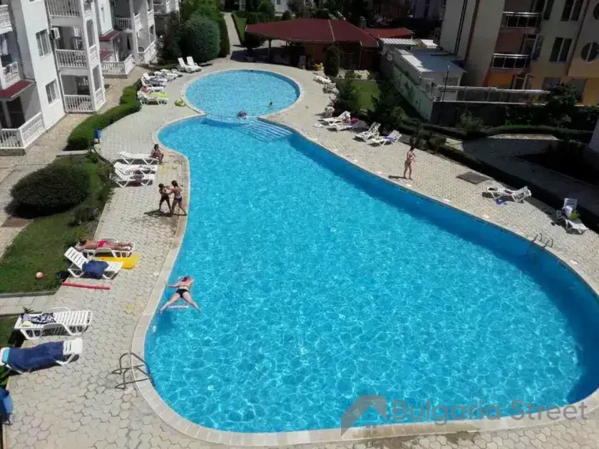 комплекс, территорія, басейн