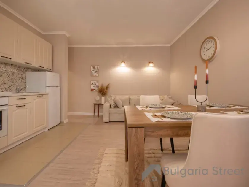 Sun City 1 | Двокімнатна квартира: вітальня, кухня, їдальня.
