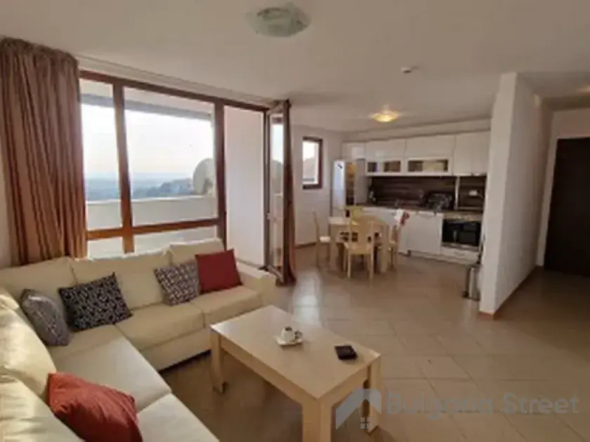 Gardenia Hills | Трикімнатна квартира: вітальня, кухня