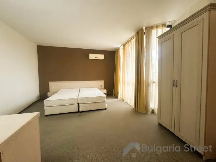 Avalon | Простора студія, спальня