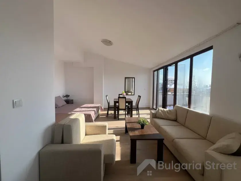 Marina Cape | Велика зонирована студія