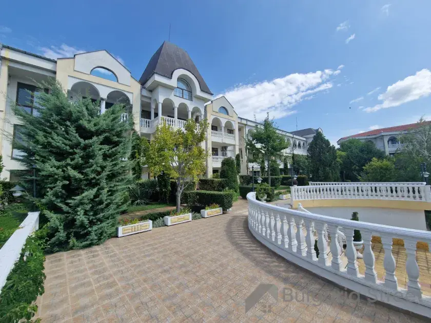 комплекс, территорія, басейн