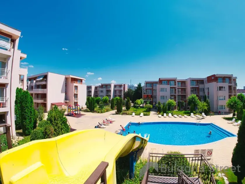 комплекс, территорія, басейн