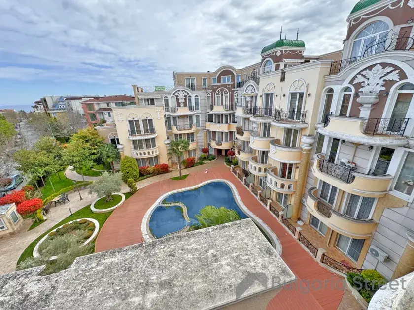 вид на территорію комплекса