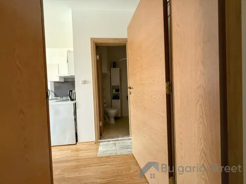 Прихожая со шкафом