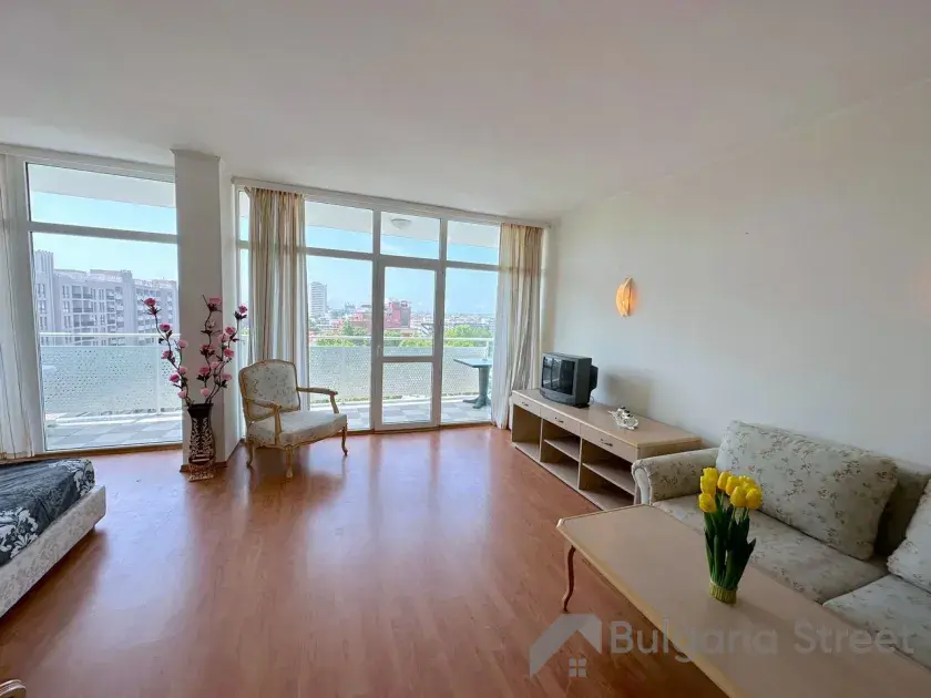 Nirvana Grand Hotel | Апартамент: вітальня, кухня