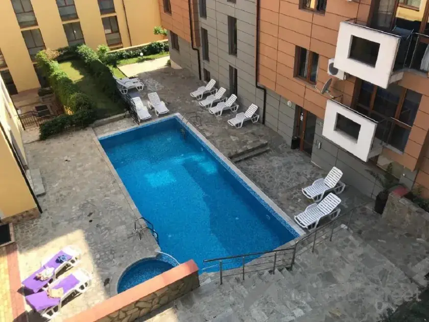 басейн