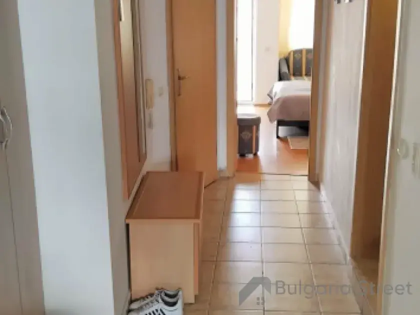 Прихожая со шкафом