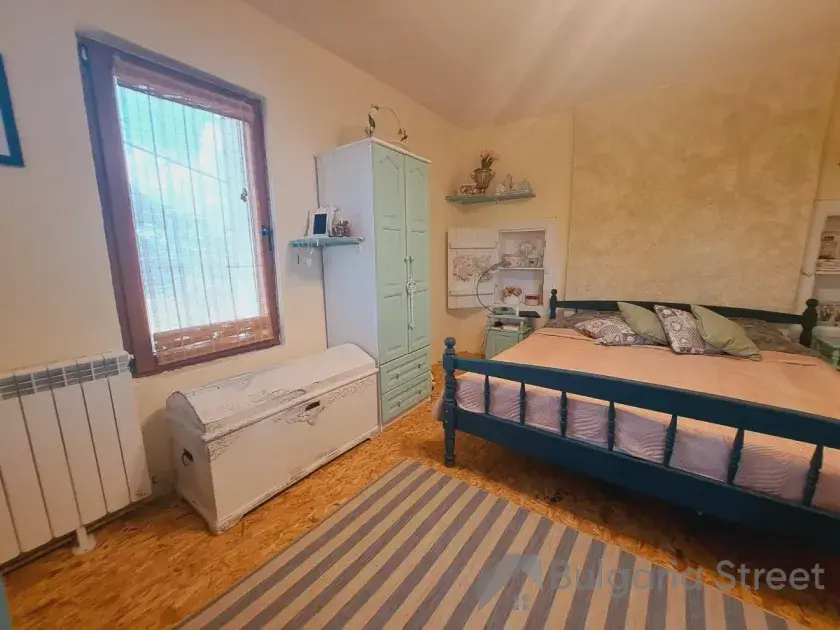 Батареи и шкаф