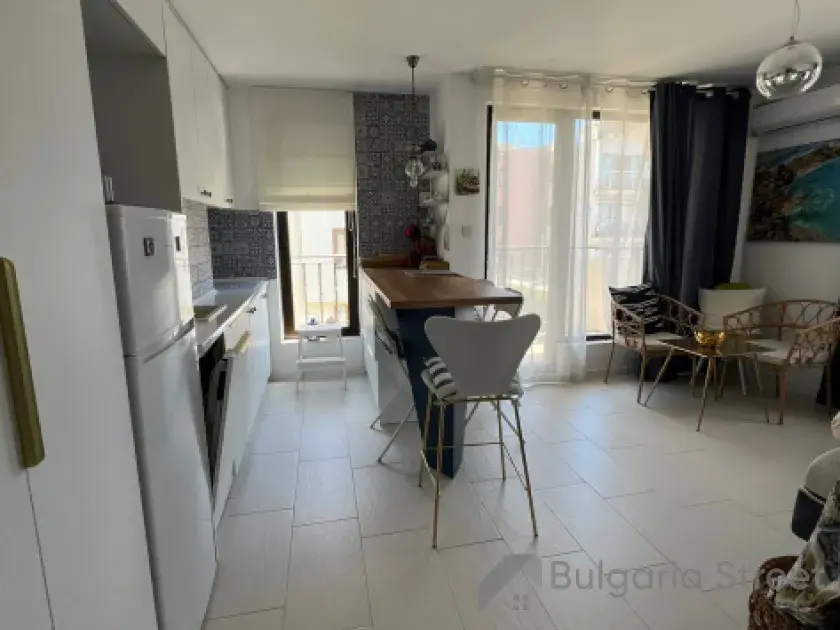 Villa Briz | Двокімнатна квартира з сучасним ремонтом: вітальня, кухня