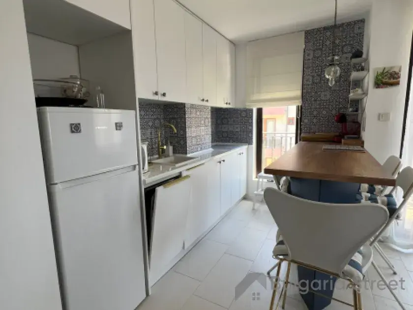Villa Briz | Двокімнатна квартира з сучасним ремонтом: вітальня, кухня