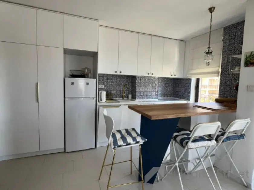 Villa Briz | Двокімнатна квартира з сучасним ремонтом: вітальня, кухня