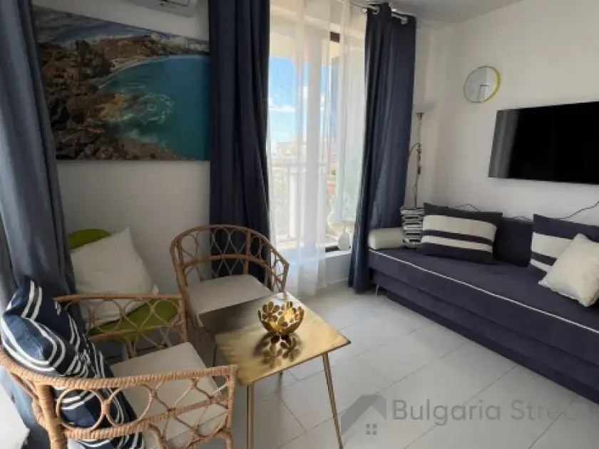 Villa Briz | Двокімнатна квартира з сучасним ремонтом: вітальня, кухня