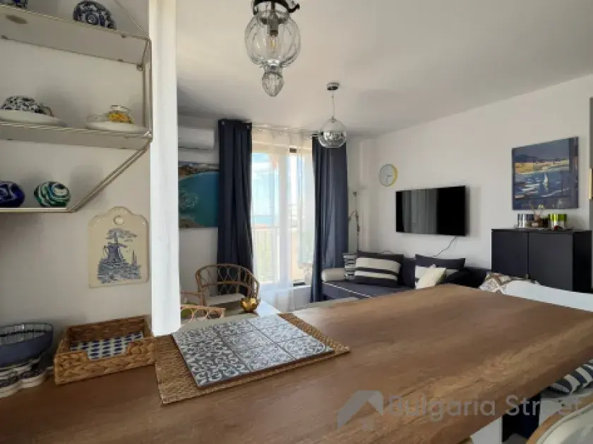 Villa Briz | Двокімнатна квартира з сучасним ремонтом: вітальня, кухня