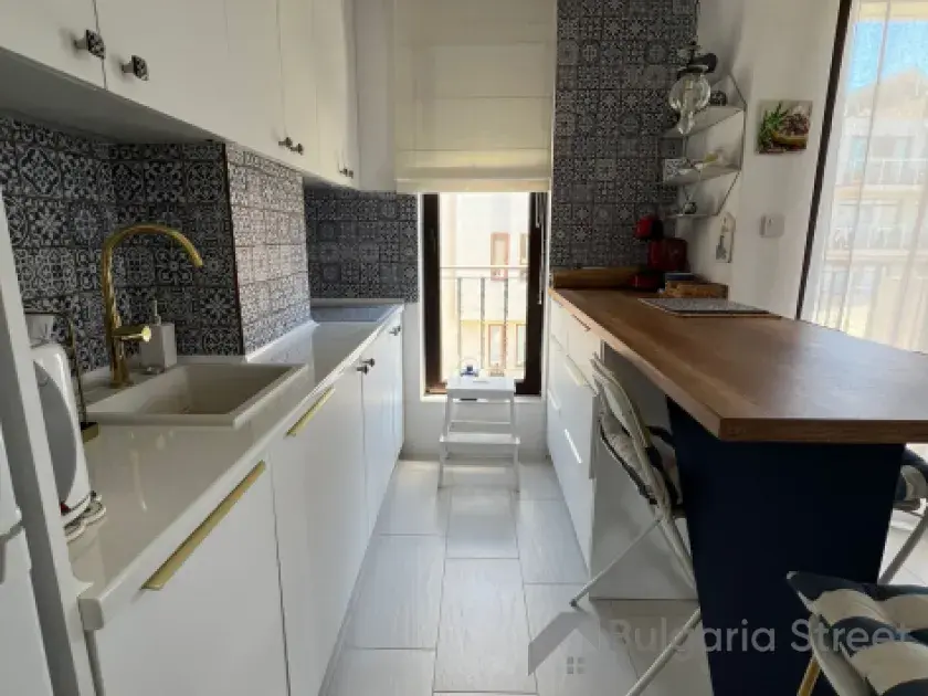 Villa Briz | Двокімнатна квартира з сучасним ремонтом: вітальня, кухня