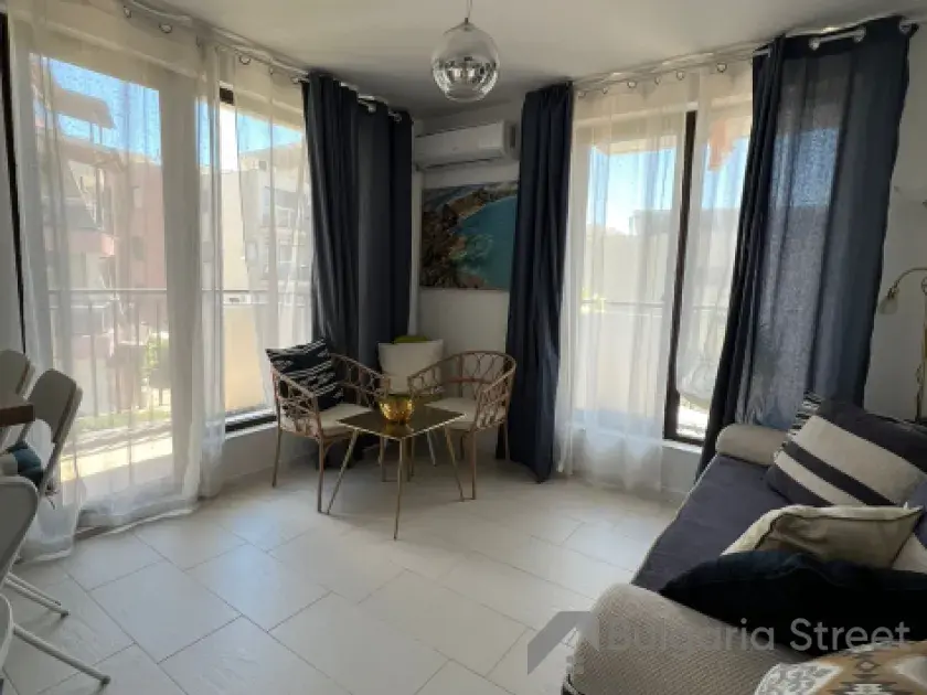 Villa Briz | Двокімнатна квартира з сучасним ремонтом: вітальня, кухня