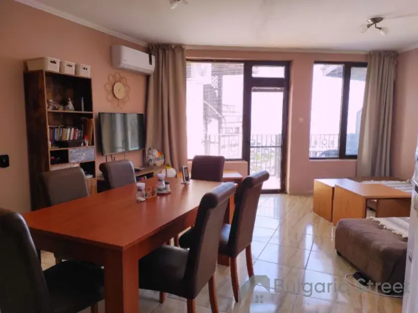 Vodenitsa | Трикімнатна квартира : вітальня, кухня