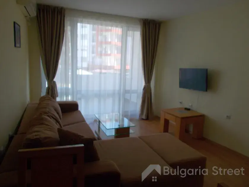 Marina Fort Grand Resort | Двокімнатна квартира : вітальня, кухня